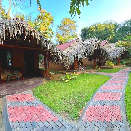 Hasthi Safari Cottage Udawalawe Esterno foto