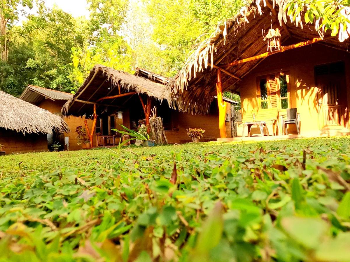Hasthi Safari Cottage Udawalawe Esterno foto