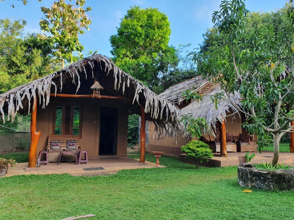 Hasthi Safari Cottage Udawalawe Esterno foto