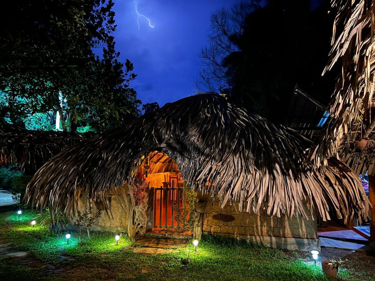 Hasthi Safari Cottage Udawalawe Esterno foto