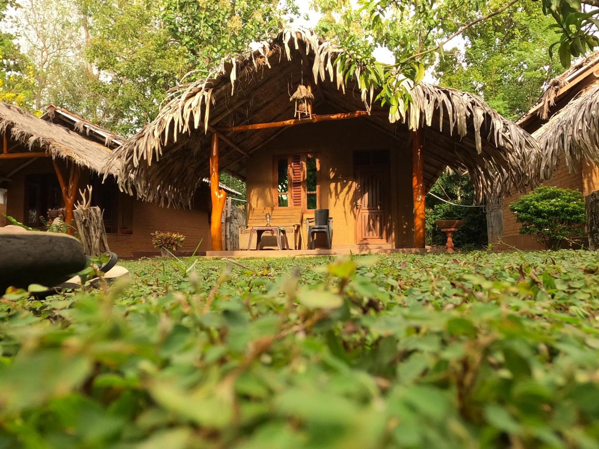 Hasthi Safari Cottage Udawalawe Esterno foto